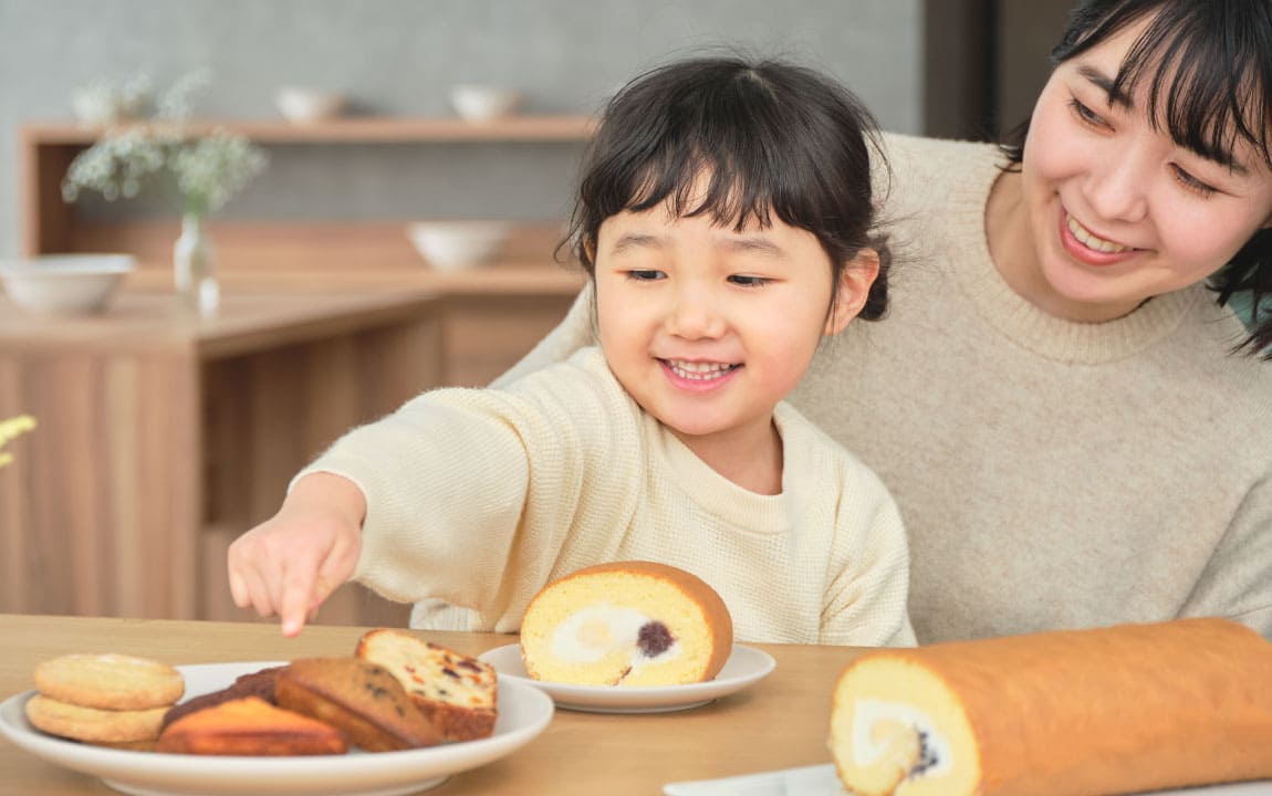 プルーストロールと笑顔の女の子・お母さんの写真